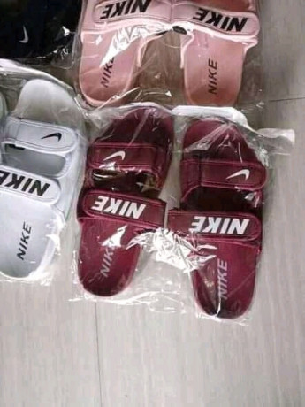 nike-slippers-big-0