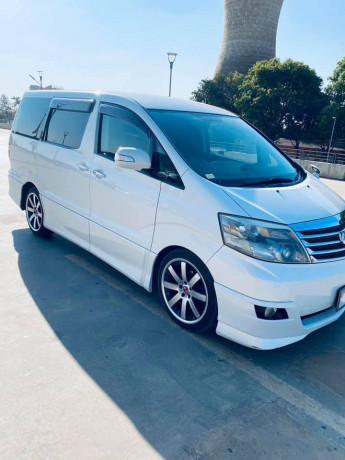 toyota-alphard-big-0